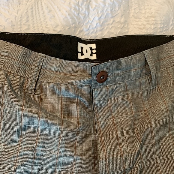 DC board shorts size 32 - Picture 2 of 4